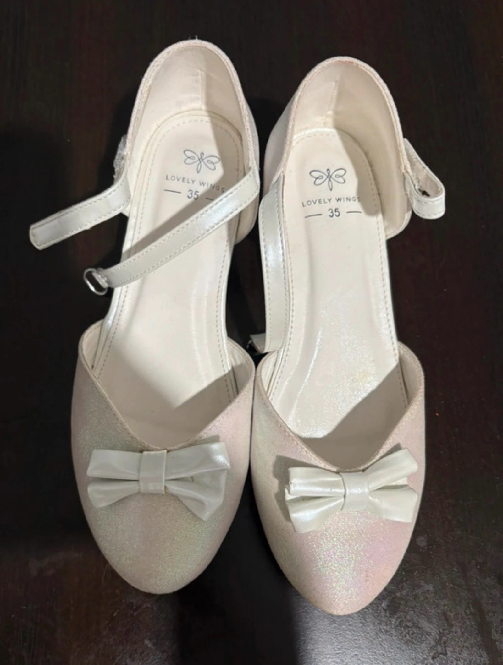 Chaussures à talon pailletées et bride scratch fille
